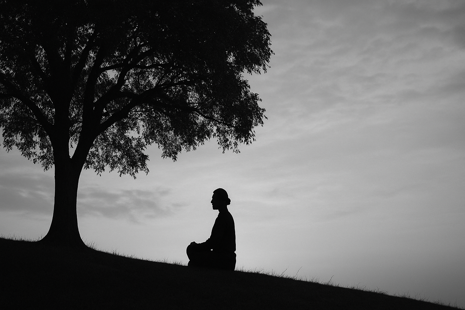 Prebujenje iz hrupa misli: kako najti resnični mir v sebi